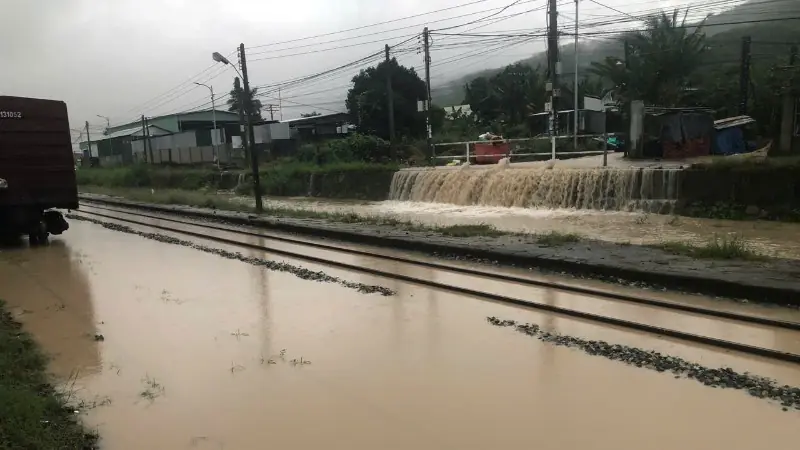 44 tàu khách ngừng chạy, 21.000 vé đã hoàn trả do mưa lũ ở Trung Bộ